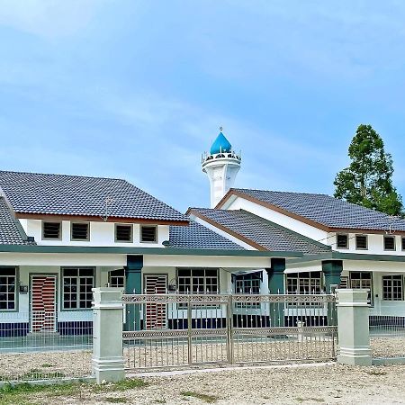 Nazza Homestay Besut With Swimming Pool Near Jetty To Perhentian Kampung Raja Exterior foto